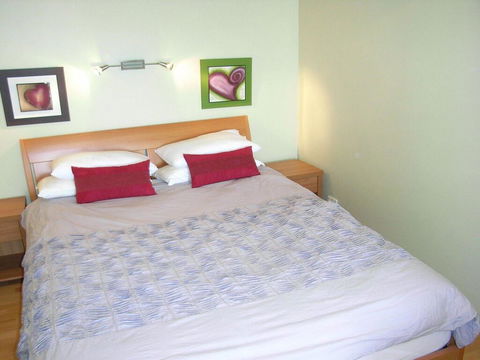 9 'Blue Vista', 13 Victoria Parade - Studio With Stunning Views - Taree Accommodation 3