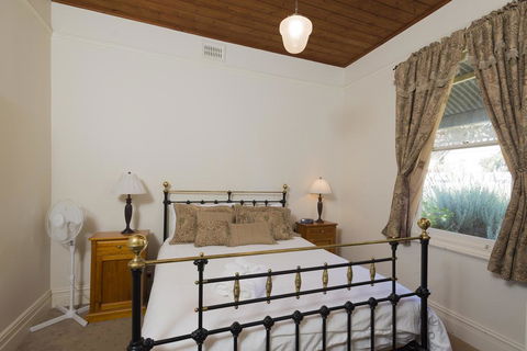 Abaleen House - Taree Accommodation 1