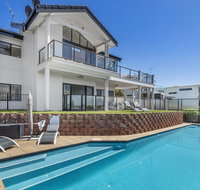 Above and Beyond - Beautiful Home with Pool - Taree Accommodation
