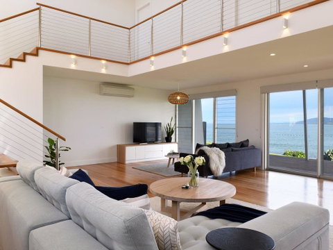 Absolute Waterfront - Taree Accommodation 0