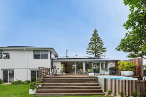 Diamond Beach House Beachfront Pool Pets - Taree Accommodation 3