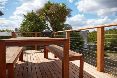 Enjoy A Renovated Retreat With Outdoor Bath - Taree Accommodation 1