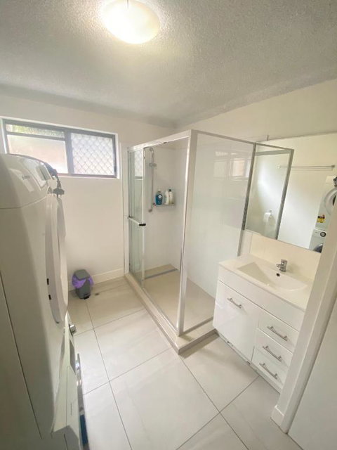 Fabulous Canal-front Unit In Mooloolaba - Taree Accommodation 2