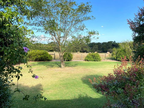 Farmhouse In The Heart Of Wine Country, 10 Minutes To Beach - Taree Accommodation 4