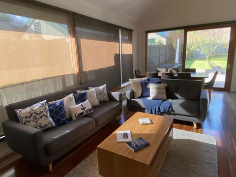 GALWAY COTTAGE - Taree Accommodation 0