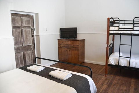 George IV Inn - Taree Accommodation 4