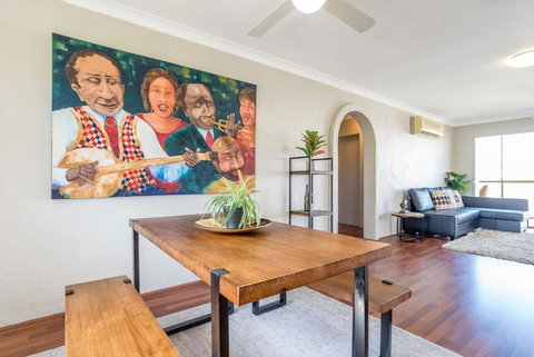 Inner City Pad Indooroopilly - Taree Accommodation 0