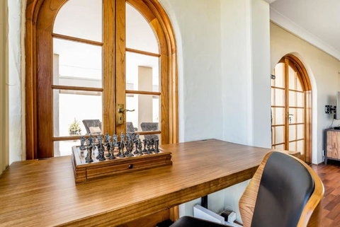 Inner City Pad Indooroopilly - Taree Accommodation 1