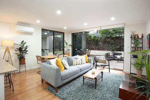 Huge 3 Bed Camperdown Garden Apt W Parking Aircon - Taree Accommodation 0