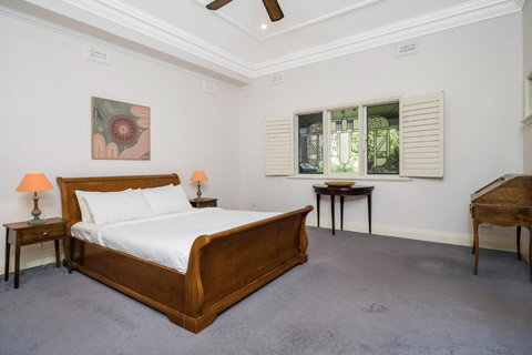 Incredible 3-Bed Renovated Home With Huge Garden - Taree Accommodation 1