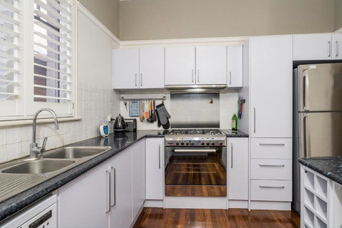 Incredible 3-Bed Renovated Home With Huge Garden - Taree Accommodation 2