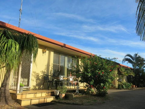 House And Van On The River - Taree Accommodation 1