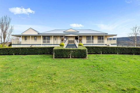 IRONBARK FARM Farmhouse On 52 Acres In The Scenic Yarra Valley - Taree Accommodation 0