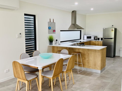 AIRLIE BEACH Delight. Hop, Skip Jump To Everything - Taree Accommodation 2