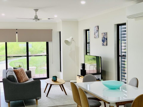 AIRLIE BEACH Delight. Hop, Skip Jump To Everything - Taree Accommodation 3