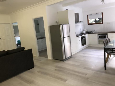Airlie Getaway Unit 3 - Taree Accommodation 3