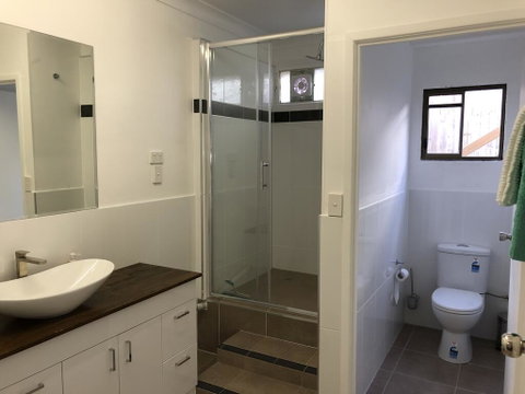 Airlie Getaway Unit 3 - Taree Accommodation 2