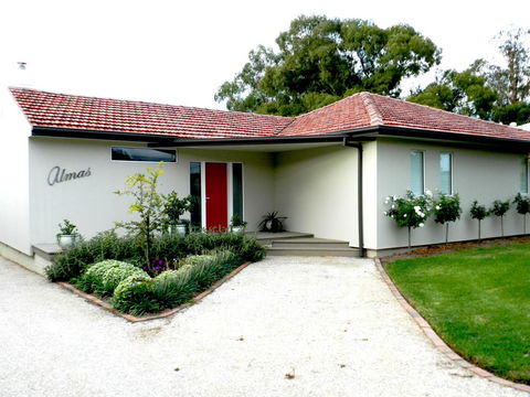 Almas Cottage - Taree Accommodation 1