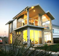 Aloha Beachfront Port Fairy - Taree Accommodation