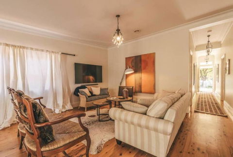 Ambrose On Byng - Central Location W/ 2 Bathroom - Taree Accommodation 0