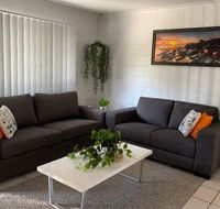 Andergrove Home with a Garden View-Wi-fi  Netflix - Taree Accommodation