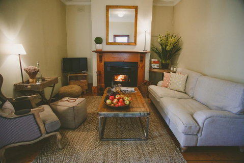 Apple Cottage, Orange NSW - Taree Accommodation 0