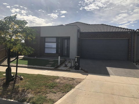 Apple House Tarneit North - Taree Accommodation 1