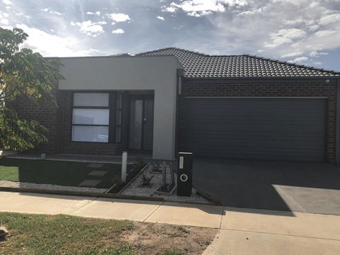 Apple House Tarneit North - Taree Accommodation 2