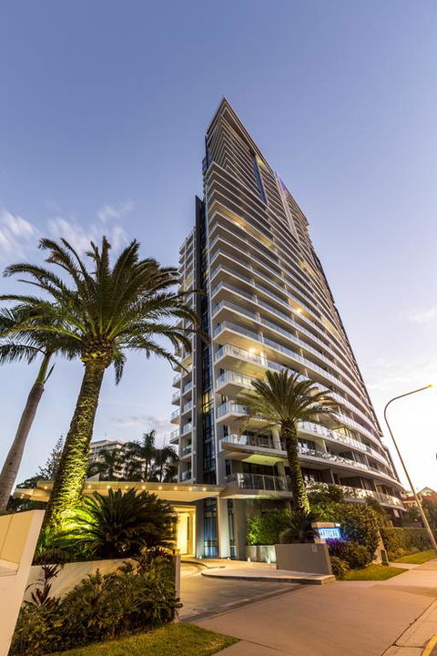 Artique Surfers Paradise - Official - Taree Accommodation 3