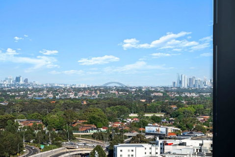 Luxury 1BR Apt With Stunning City Skyline Views - Taree Accommodation 1