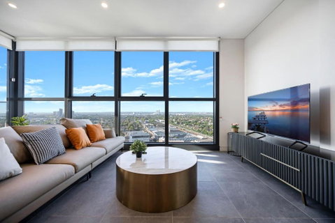 Luxury 1BR Apt With Stunning City Skyline Views - Taree Accommodation 0