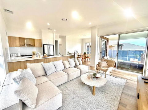 Luxury 6 Bedroom Home In Wilton - Taree Accommodation 0