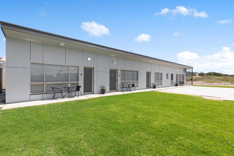 Luxury Apartments And Motel Rooms - Free Wifi - Close To Beach - Taree Accommodation 1