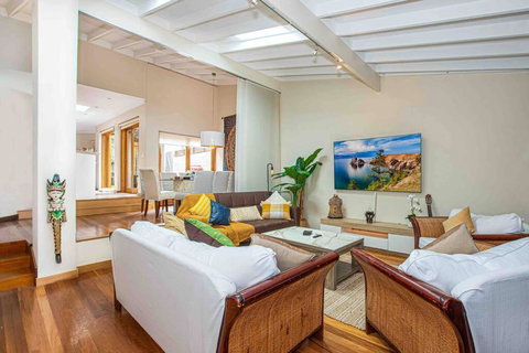 Luxury Retreat Home - 4bed House W/Parking - Mins From CBD - Taree Accommodation 0