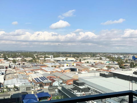 M-city Apartment - Executive Twin King Ensuites - Fully Equipped - Free Parking, Fast Wifi, Smart TV, Netflix, Complementary Drinks & Amenities - M-city Shopping Centre Clayton 3168 - Taree Accommodation 3