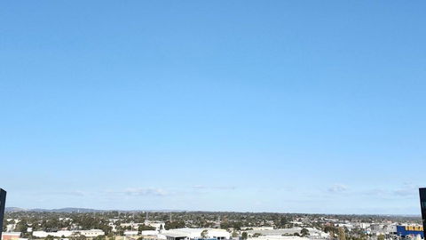 M-city Apartment - Executive Twin King Ensuites - Fully Equipped - Free Parking, Fast Wifi, Smart TV, Netflix, Complementary Drinks & Amenities - M-city Shopping Centre Clayton 3168 - Taree Accommodation 1