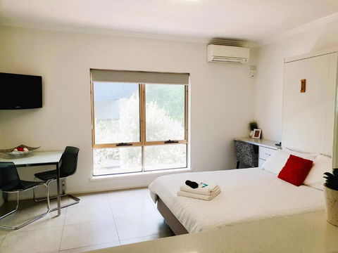 M4 West Perth Studio Apartment Near Kings Park - Taree Accommodation 3