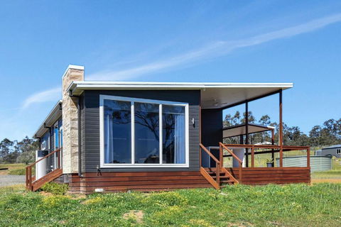 Magpie Two - Two For Joy Estate - Taree Accommodation 0