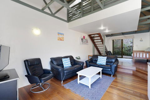 MAIN STAY - 100m To Patrolled Beach, Pool, Wifi, Close To Cafes - Taree Accommodation 2
