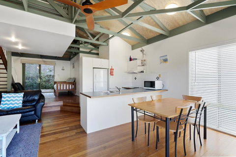 MAIN STAY - 100m To Patrolled Beach, Pool, Wifi, Close To Cafes - Taree Accommodation 3