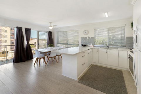 MAINSAIL8- MOOLOOLABA BEACH - Taree Accommodation 2