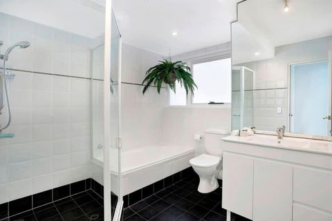 MAN29 - Beautiful 2 BR Apartment Manly Wharf Views - Taree Accommodation 3