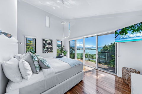 MANDALAY ESCAPE, SECLUSION & SERENITY WITH A POOL - Taree Accommodation 0