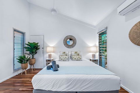MANDALAY ESCAPE, SECLUSION & SERENITY WITH A POOL - Taree Accommodation 3