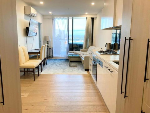 M-city Shopping Center Apartment - Executive Twin King Ensuites - Fully Equipped - Free Parking, Fast Wifi, Smart TV, Netflix, Complementary Drinks & Amenities - Clayton 3168 - Taree Accommodation 1