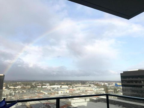 M-city Shopping Center Apartment - Executive Twin King Ensuites - Fully Equipped - Free Parking, Fast Wifi, Smart TV, Netflix, Complementary Drinks & Amenities - Clayton 3168 - Taree Accommodation 2