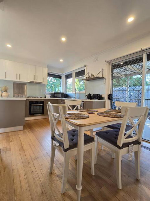 Meadow View Cottage - Taree Accommodation 2