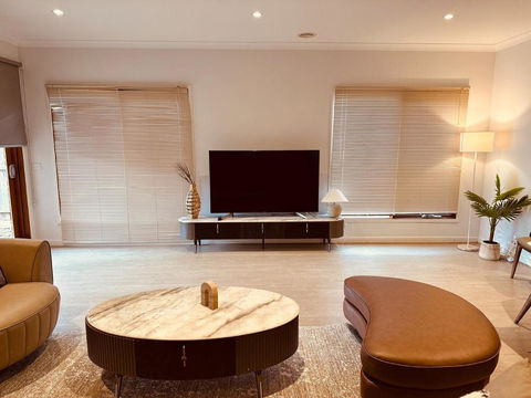 MEL-Point Cook Elegant Four-Bedroom House - Taree Accommodation 0