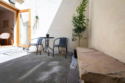 MELVINGTON BOUTIQUE APARTMENT IN HOBART CBD O - Taree Accommodation 1