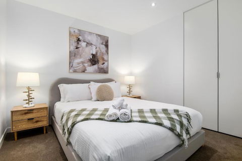 Modern 2BR Apt W City Views, Balcony & Wi-Fi - Taree Accommodation 3